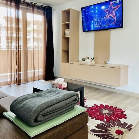 Mountain Crib In Urban Plaza W. Parking & Netflix Apartamento Braşov Exterior foto