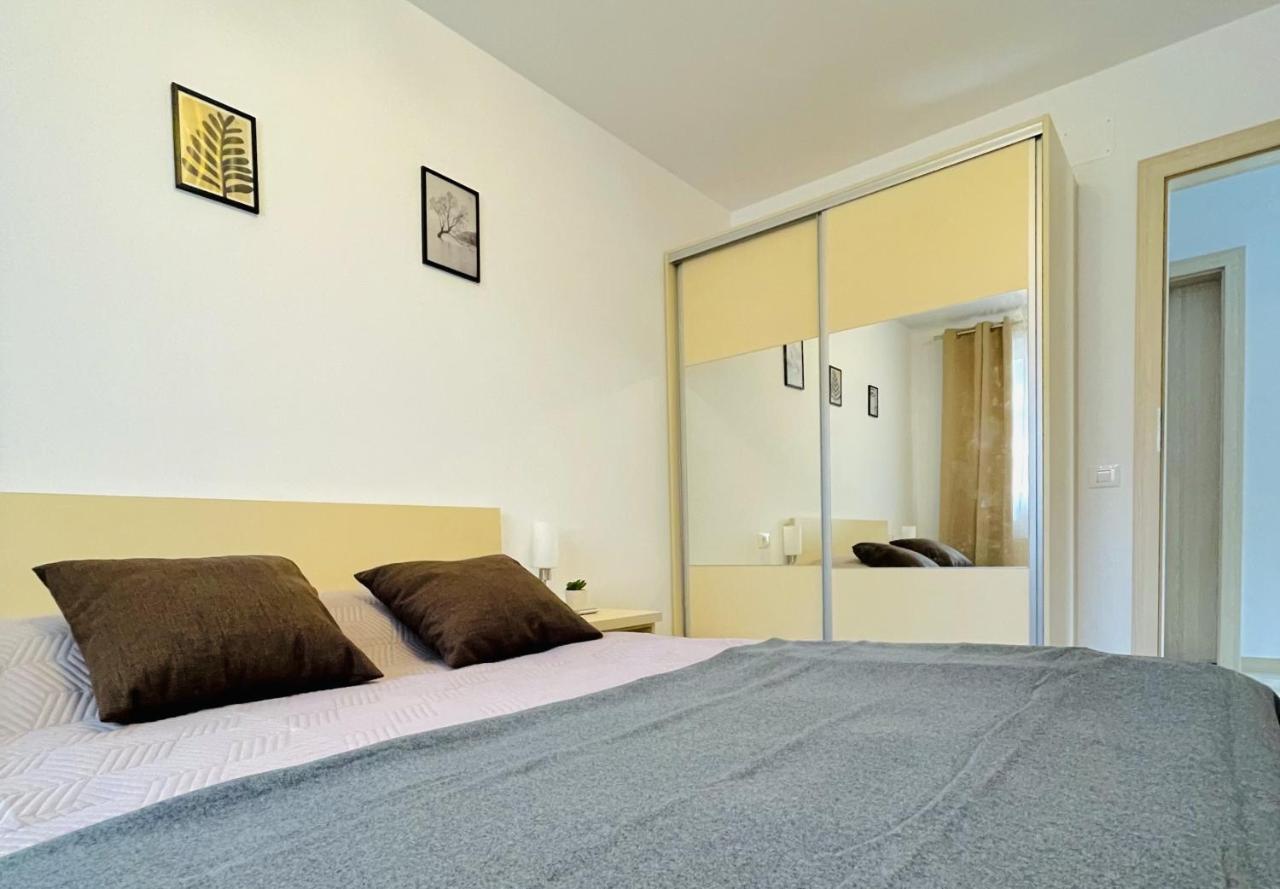 Mountain Crib In Urban Plaza W. Parking & Netflix Apartamento Braşov Exterior foto