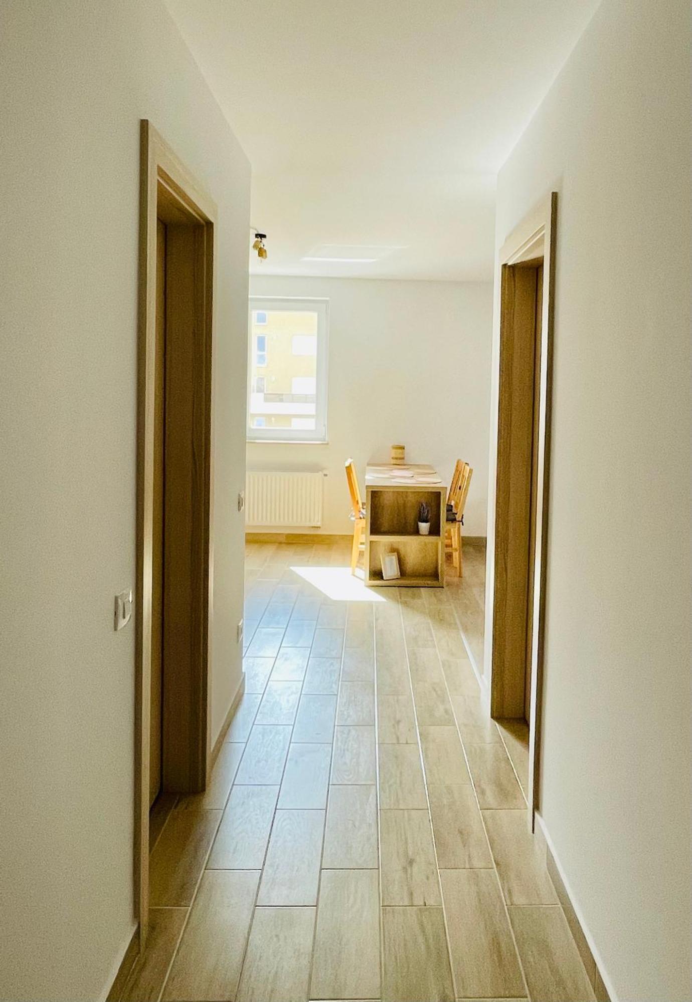 Mountain Crib In Urban Plaza W. Parking & Netflix Apartamento Braşov Exterior foto