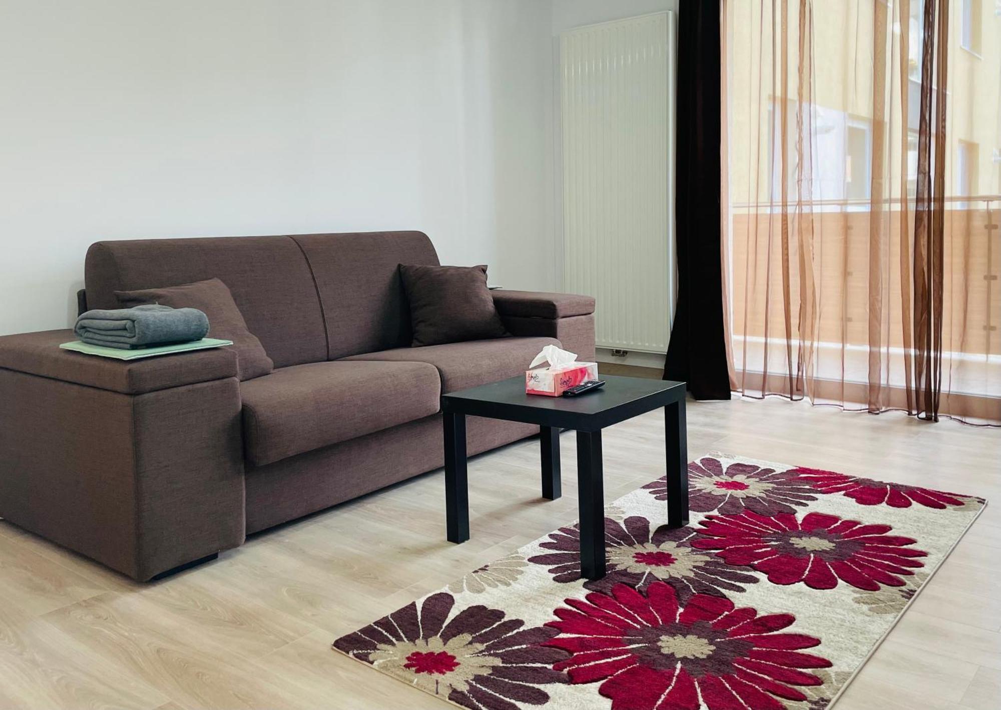 Mountain Crib In Urban Plaza W. Parking & Netflix Apartamento Braşov Exterior foto